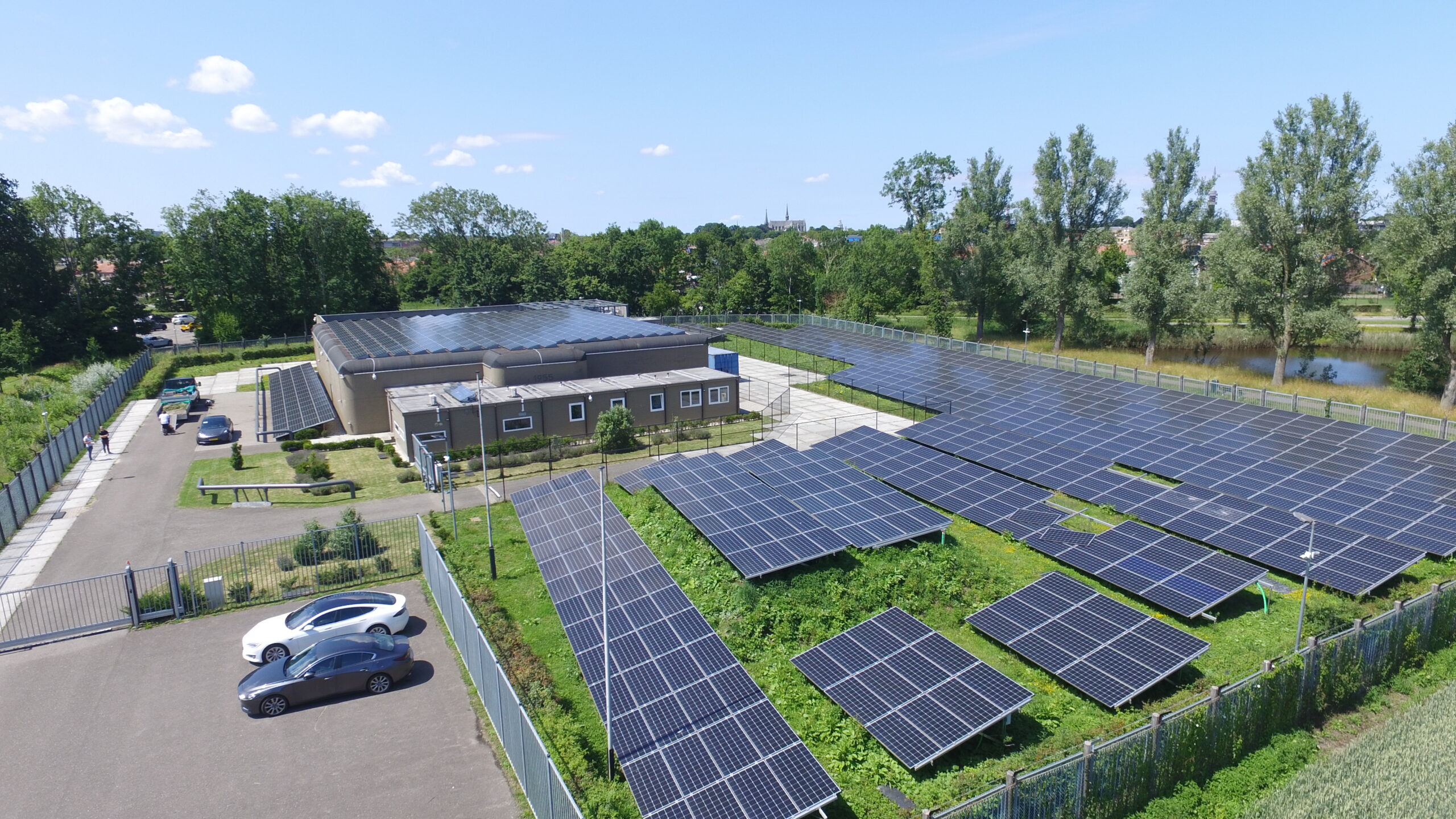 Het zonnepark rond de bunker in Kloetinge